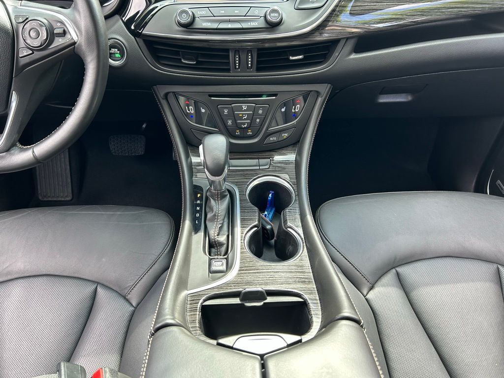 Vehicle image 23 of 34
