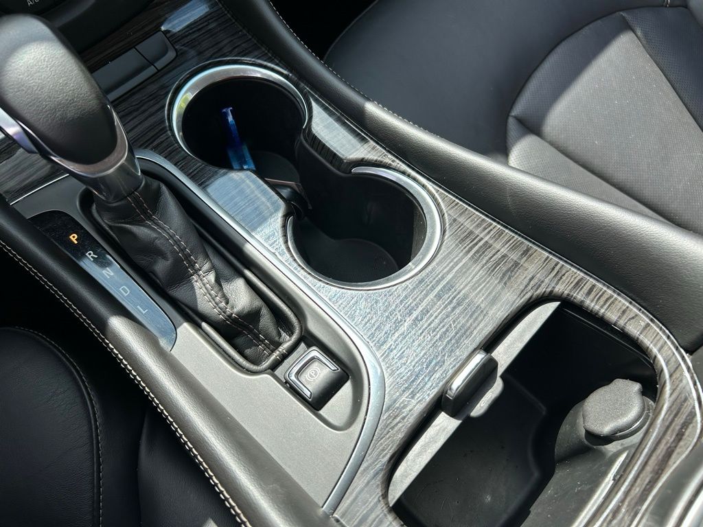Vehicle image 22 of 34