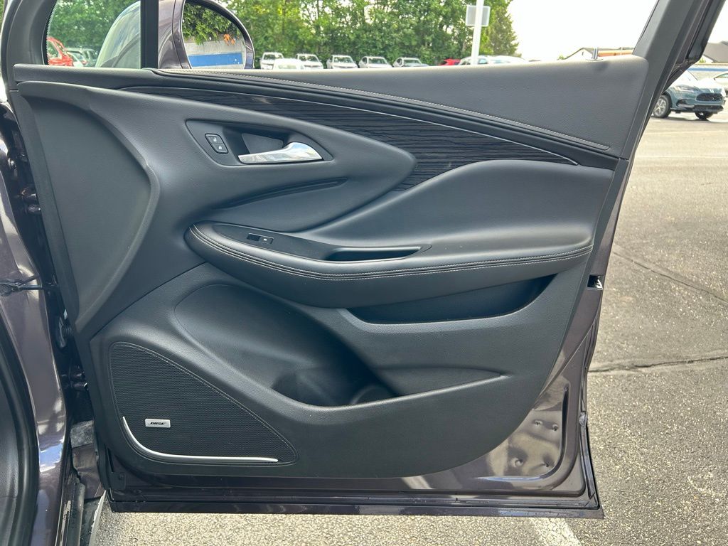 Vehicle image 30 of 34