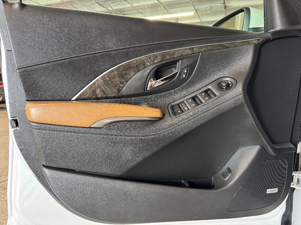 Vehicle image 23 of 30