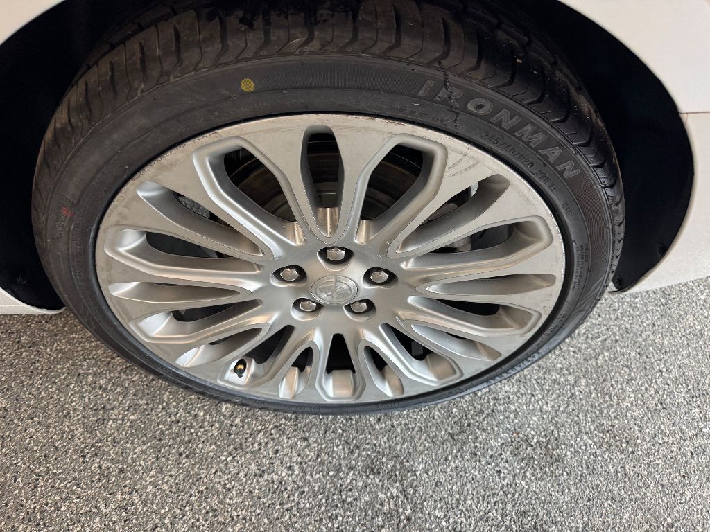 Vehicle image 27 of 30