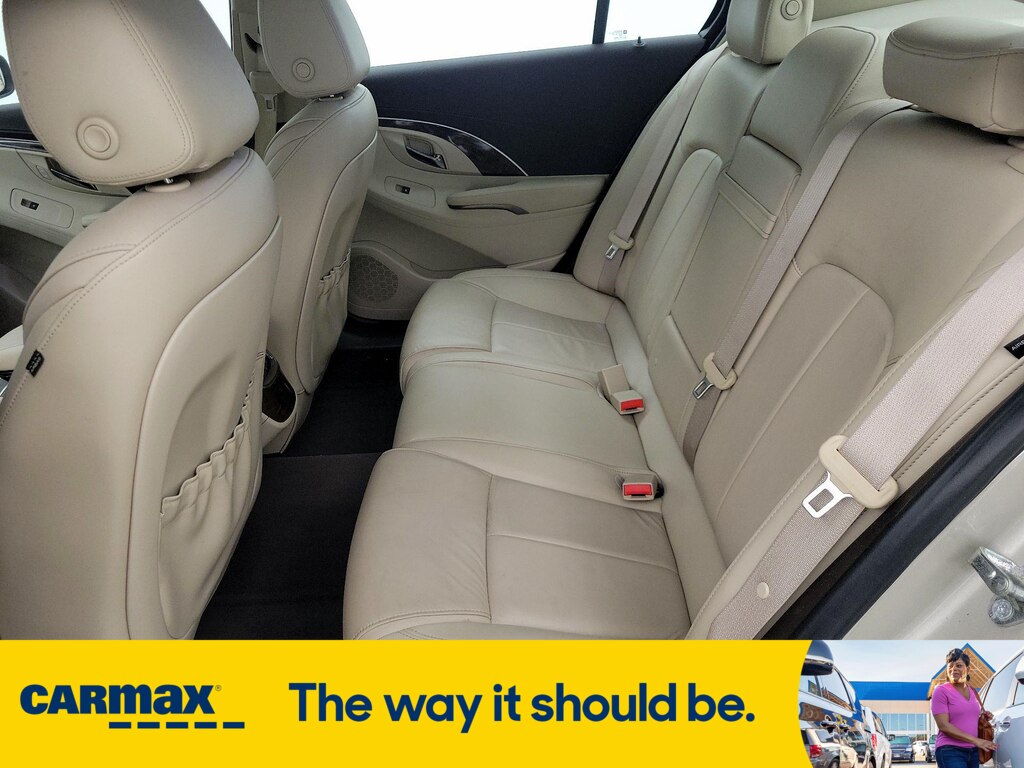 Vehicle image 11 of 27