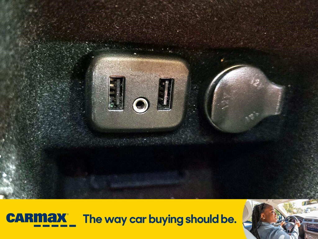Vehicle image 18 of 27
