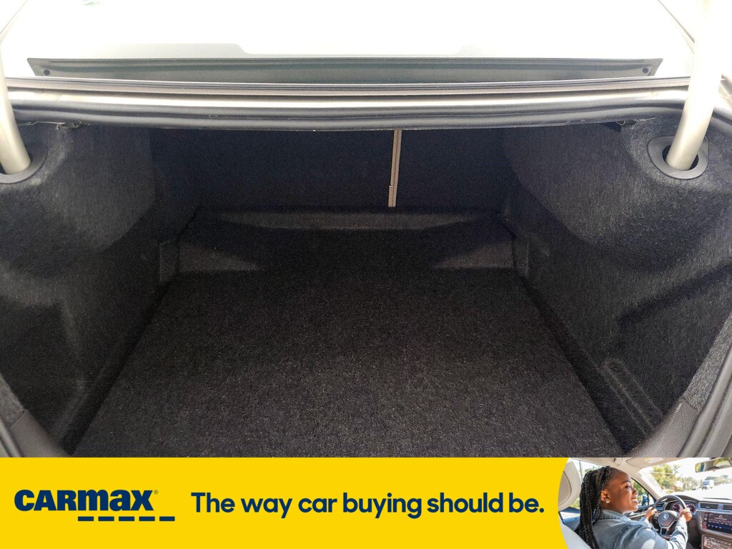 Vehicle image 10 of 27