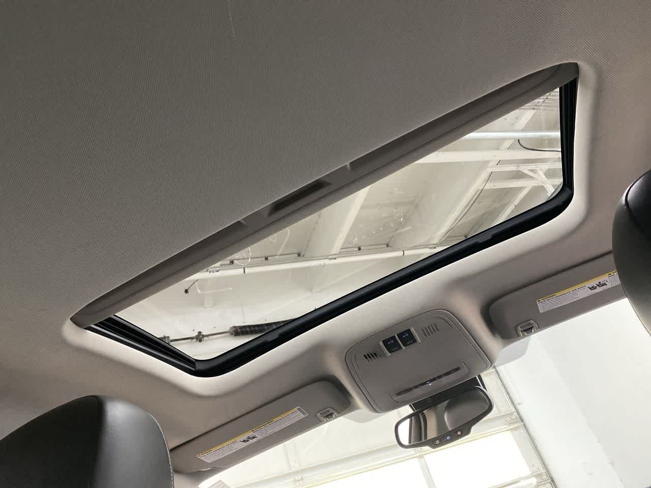 Vehicle image 18 of 39