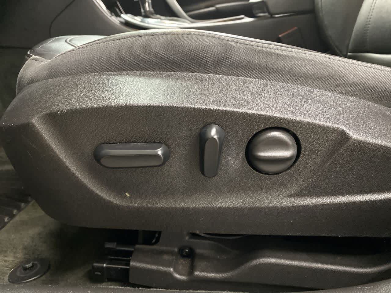 Vehicle image 14 of 39