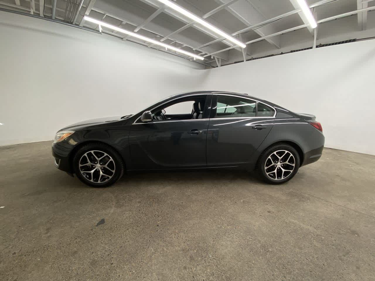 Vehicle image 8 of 39