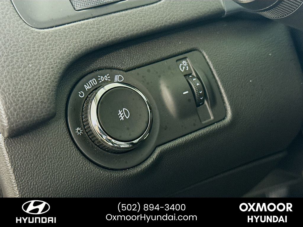 Vehicle image 10 of 31