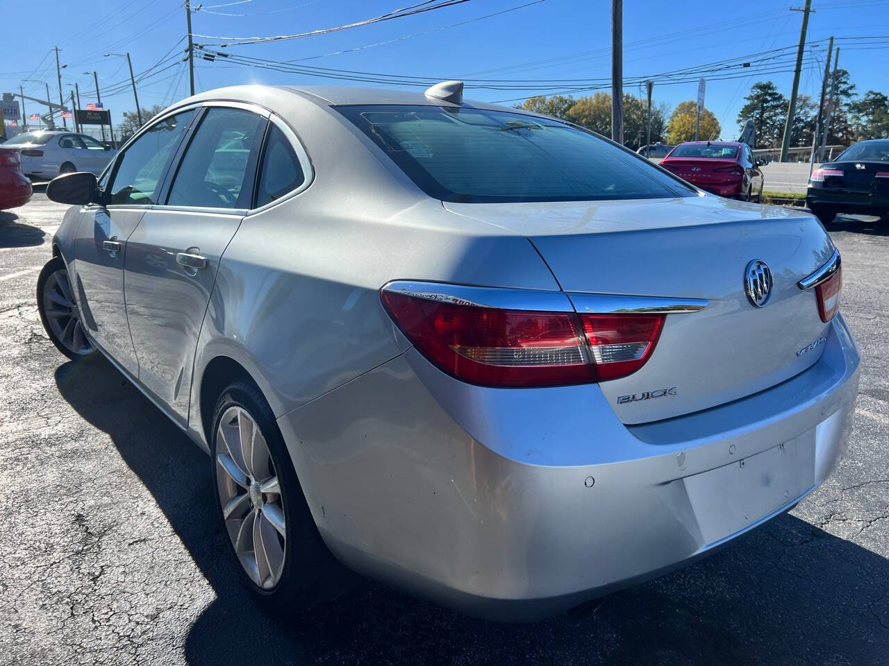 Vehicle image 10 of 12