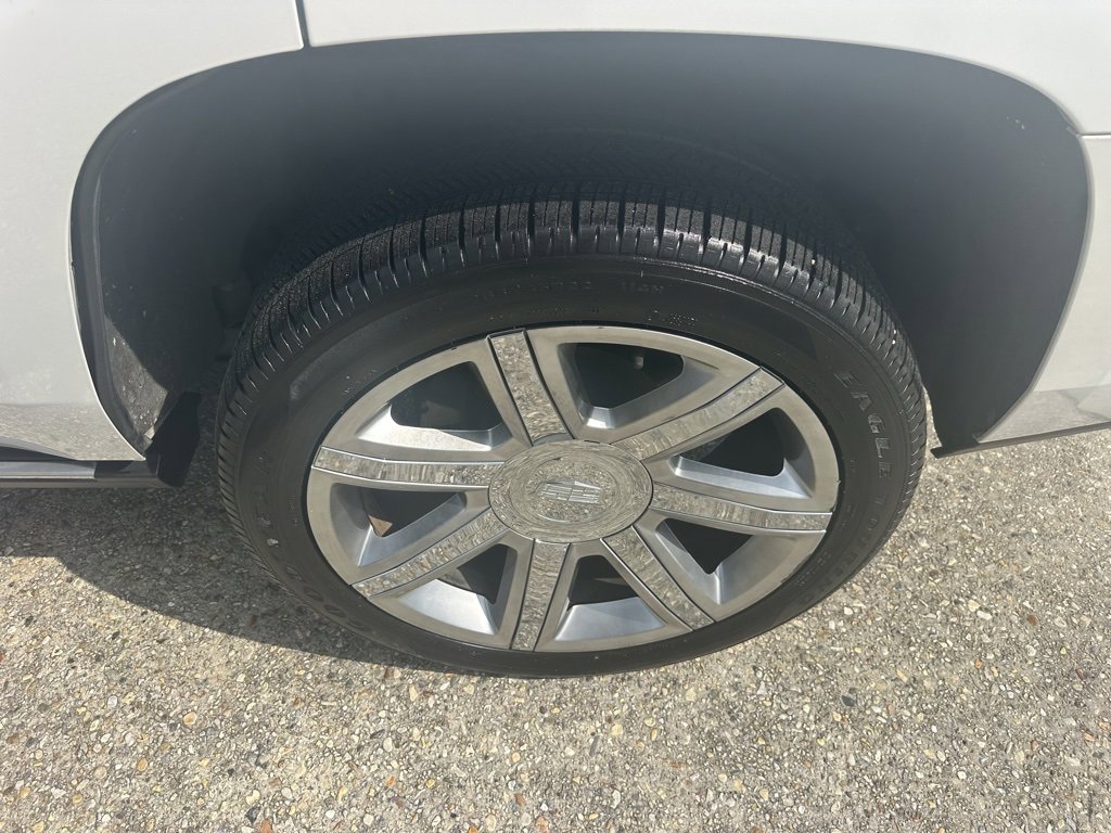 Vehicle image 25 of 28