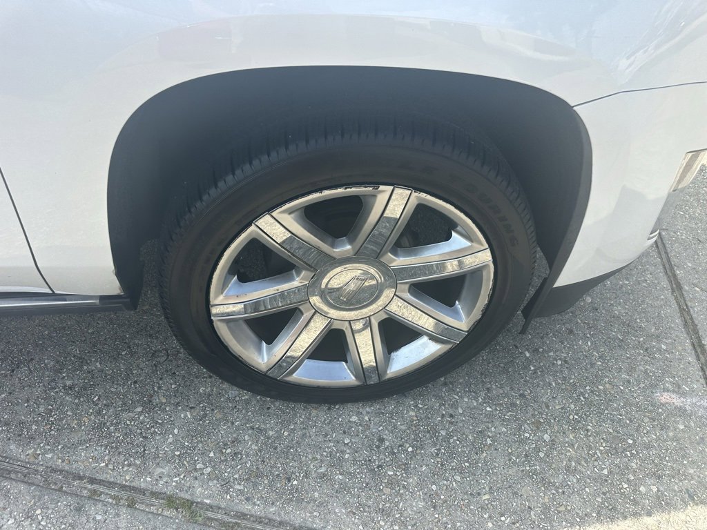 Vehicle image 21 of 28
