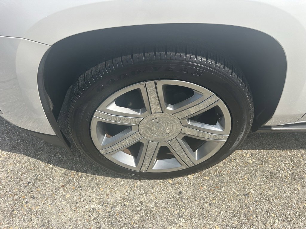 Vehicle image 22 of 28