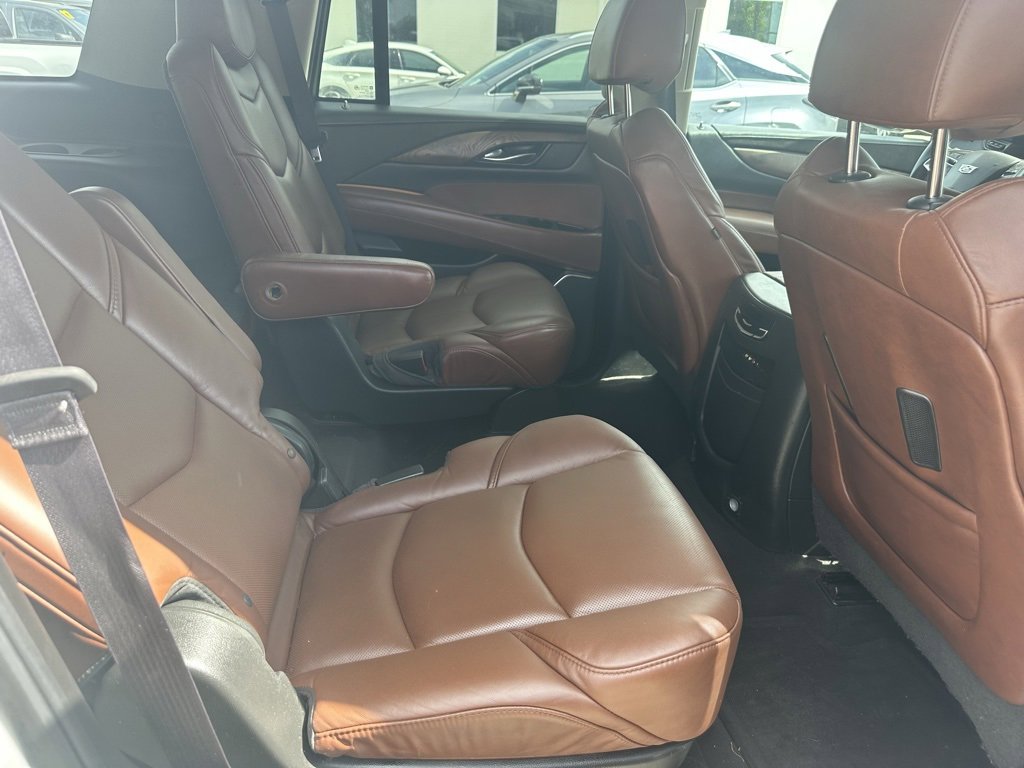Vehicle image 24 of 28