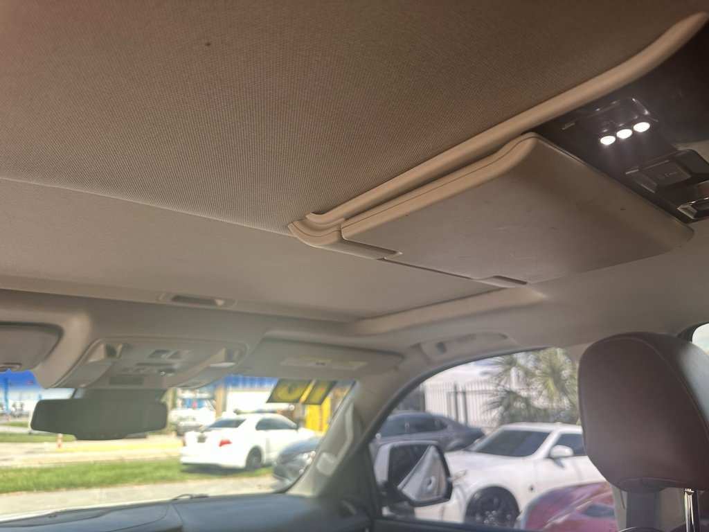 Vehicle image 13 of 28