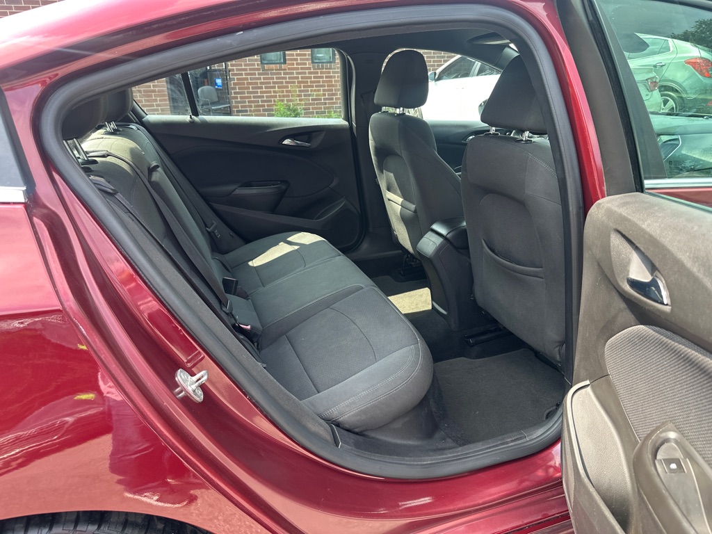 2016 Chevrolet Cruze LT Image 16 of 35