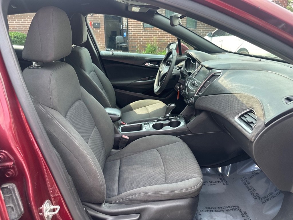 2016 Chevrolet Cruze LT Image 14 of 35