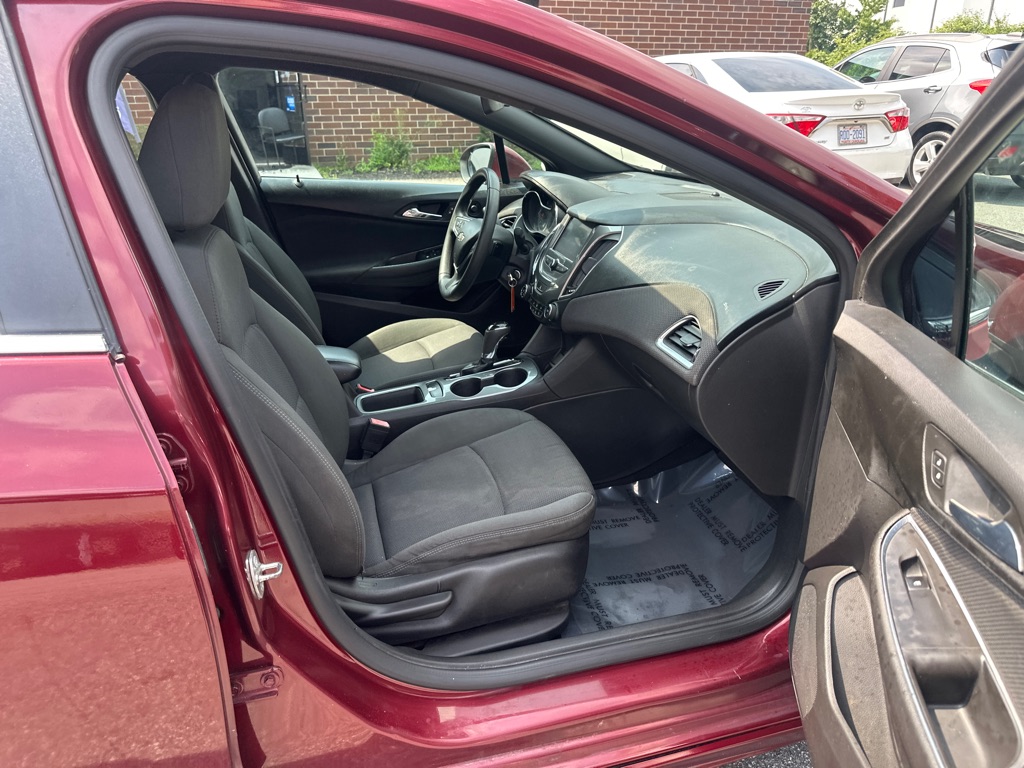 2016 Chevrolet Cruze LT Image 18 of 35