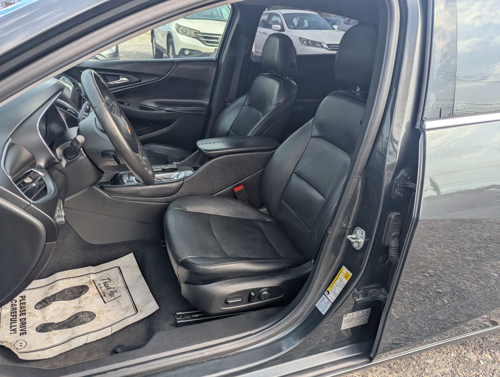 Vehicle image 9 of 15