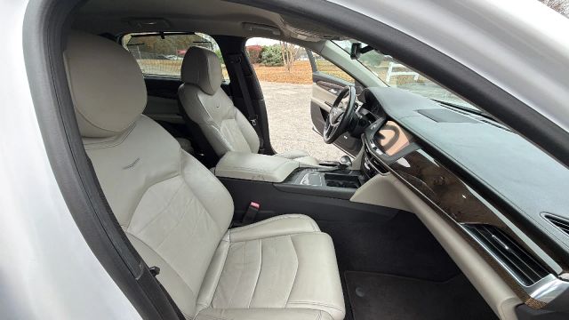 2016 Cadillac CT6 Luxury Image 9 of 21