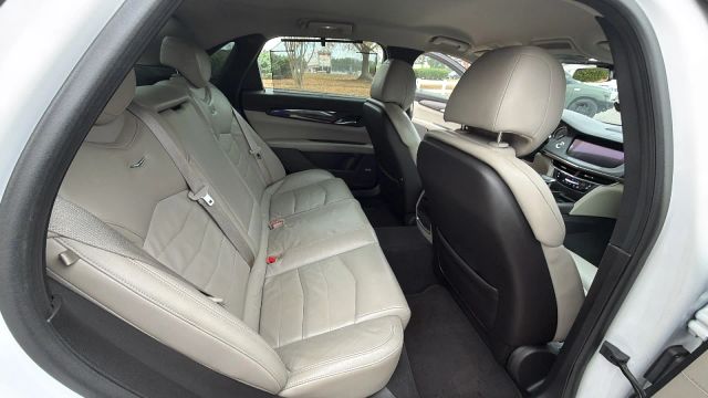 2016 Cadillac CT6 Luxury Image 8 of 21