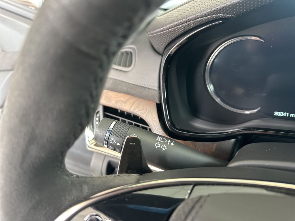 Vehicle image 11 of 20