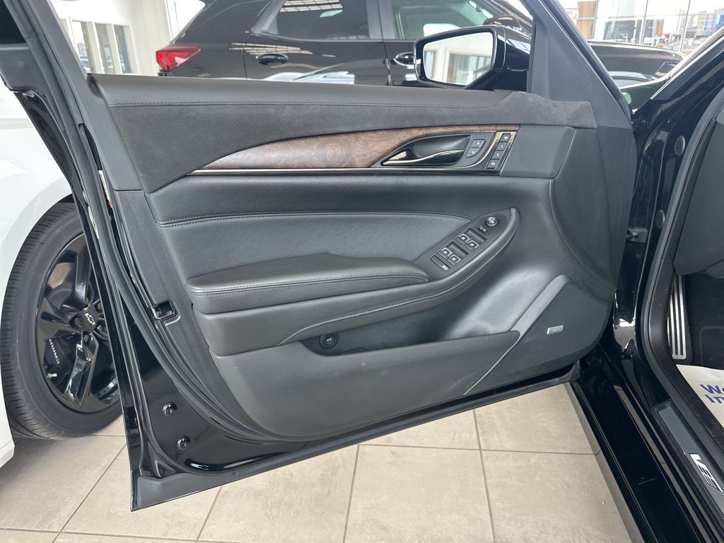 Vehicle image 8 of 20