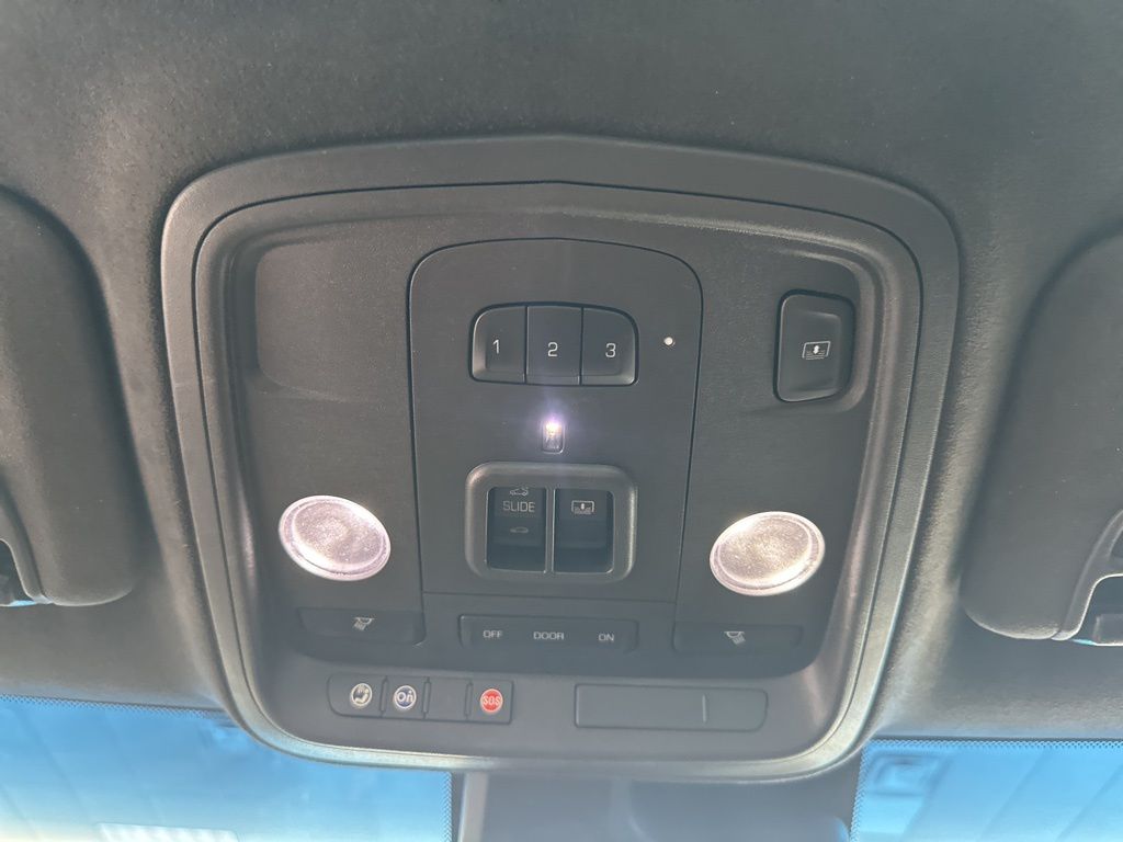 Vehicle image 18 of 20