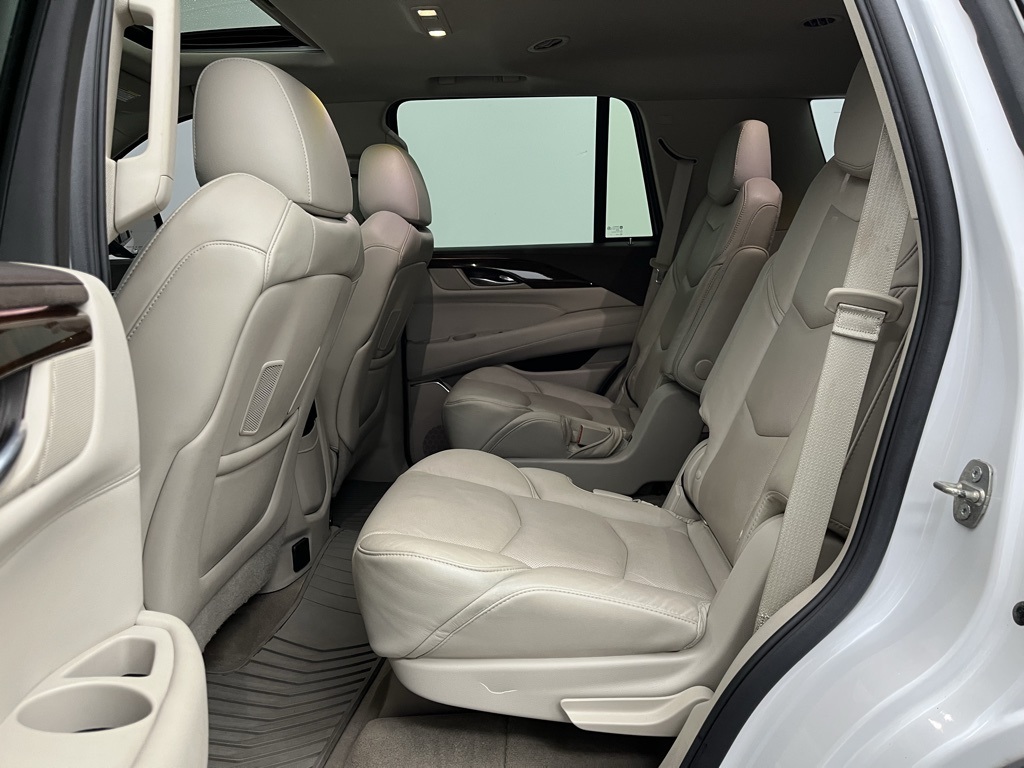 Vehicle image 16 of 42