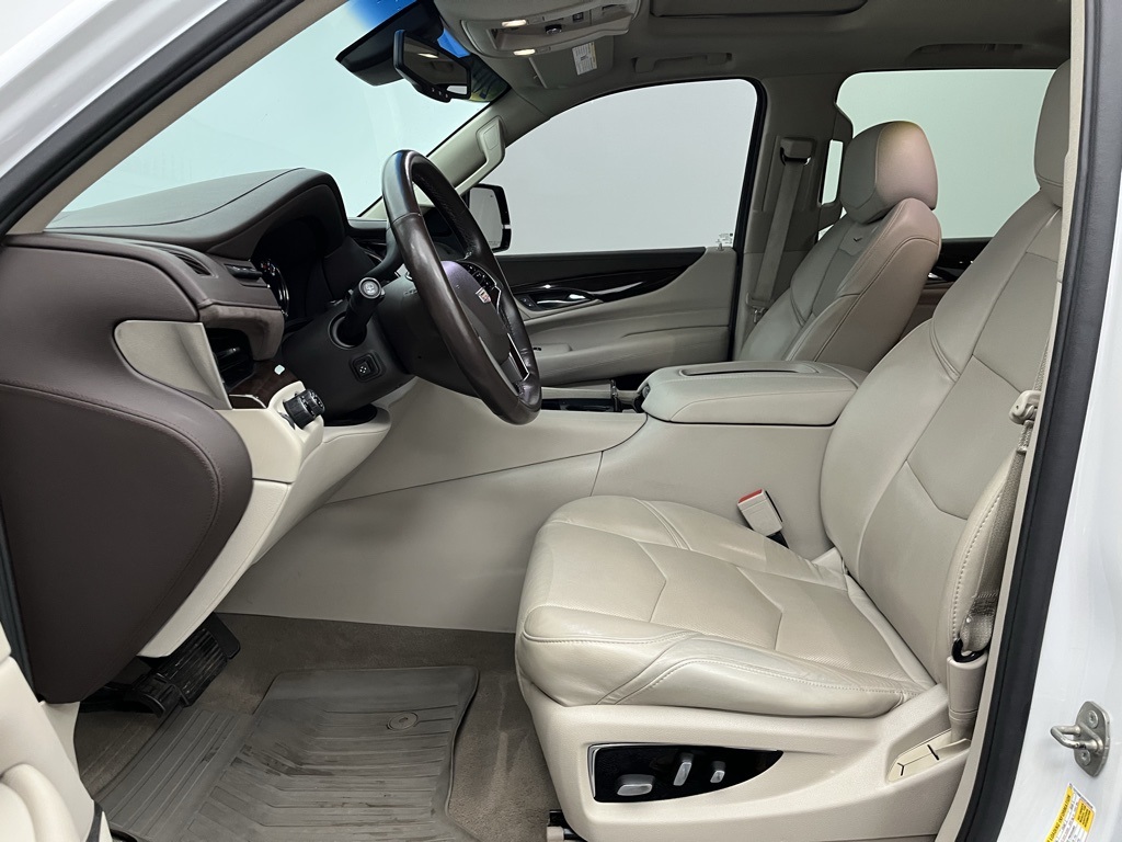 Vehicle image 17 of 42