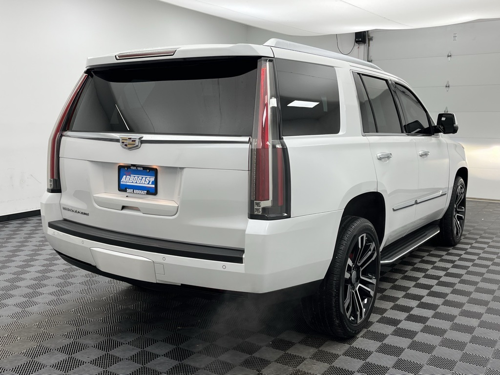 Vehicle image 4 of 42