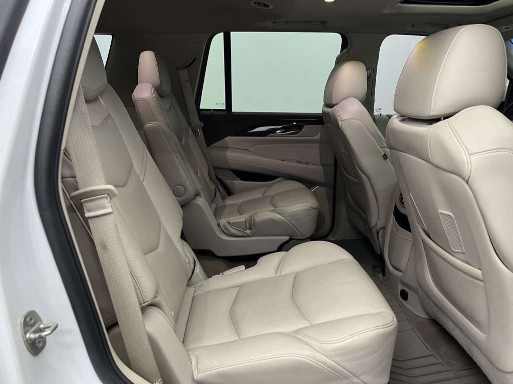 Vehicle image 10 of 42