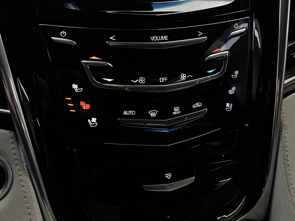Vehicle image 33 of 42