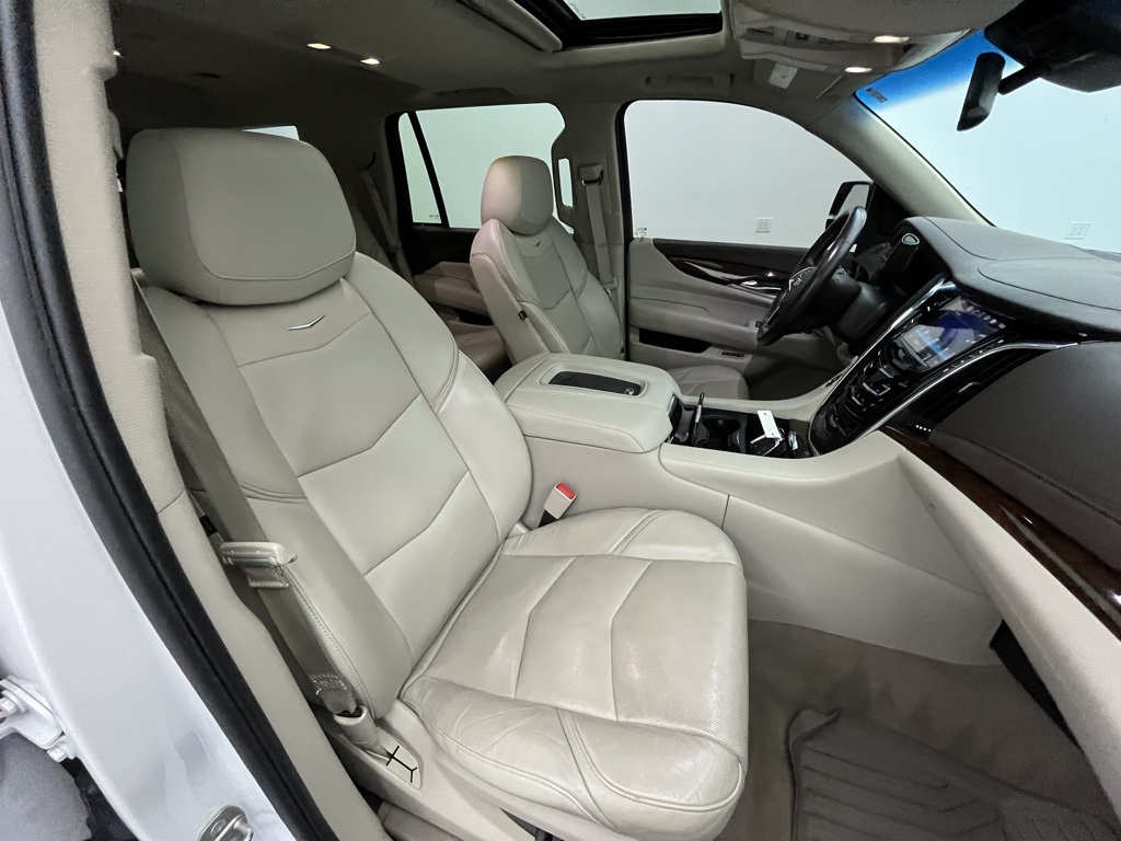 Vehicle image 13 of 42