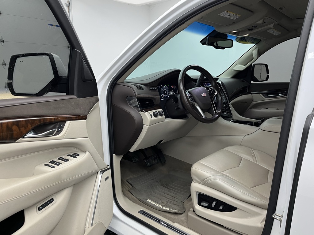 Vehicle image 20 of 42