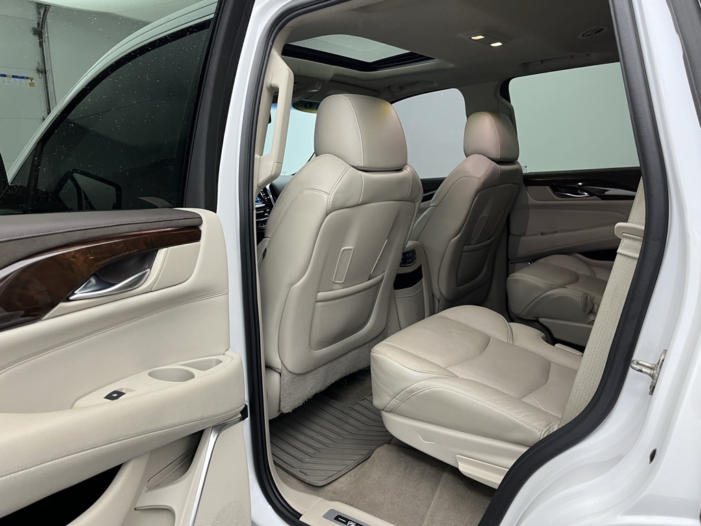Vehicle image 14 of 42