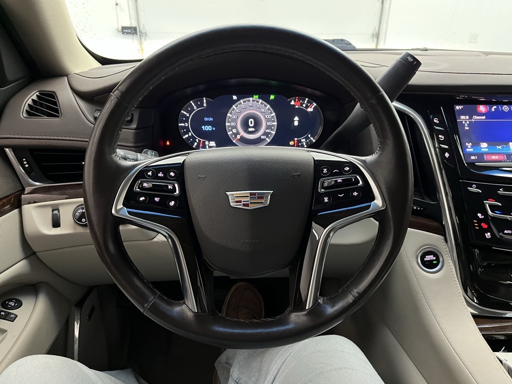 Vehicle image 21 of 42