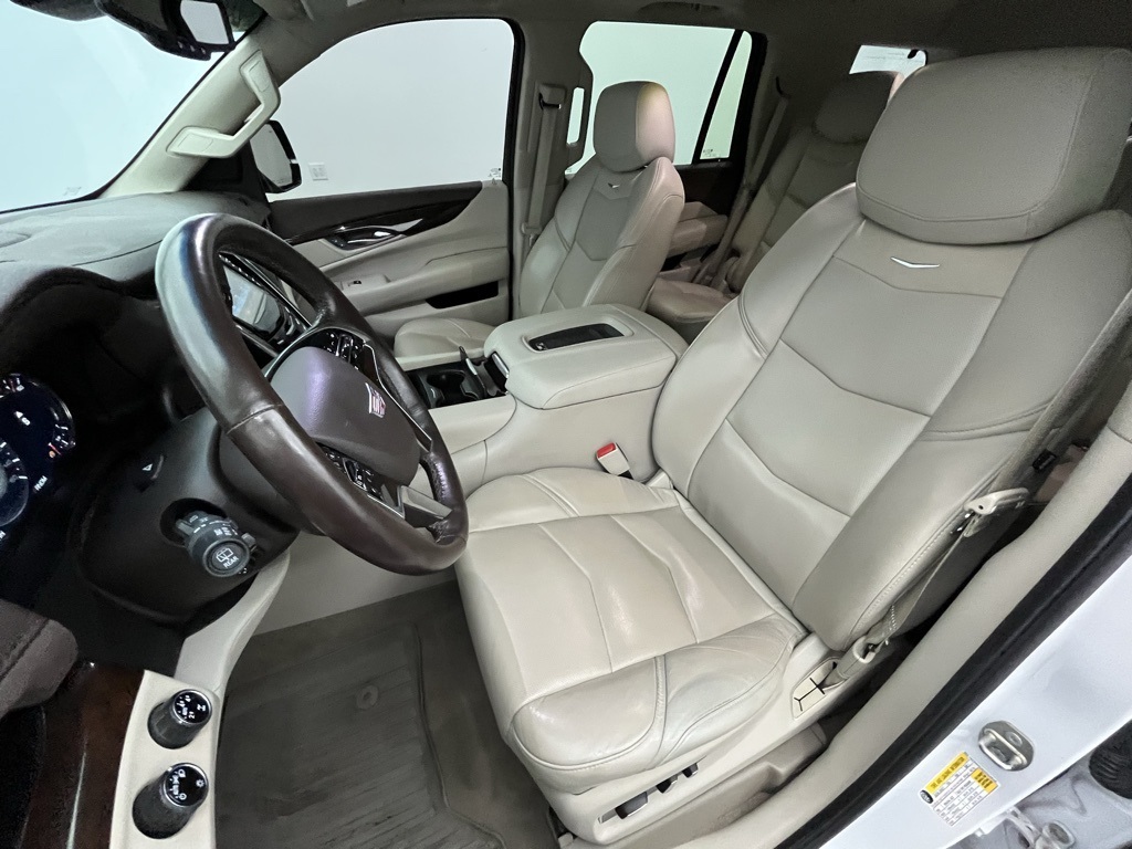 Vehicle image 18 of 42