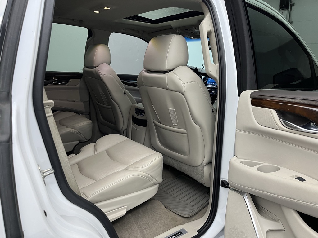 Vehicle image 11 of 42