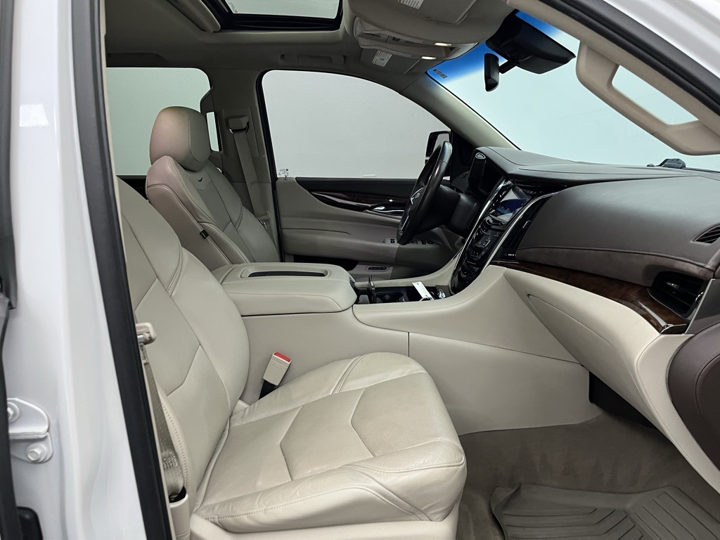 Vehicle image 15 of 42