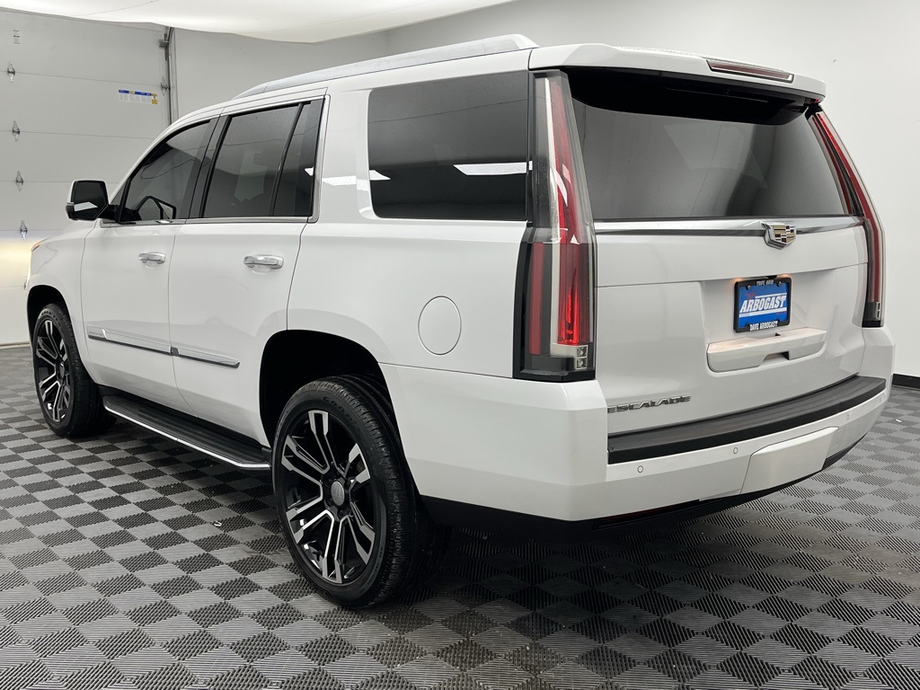 Vehicle image 6 of 42