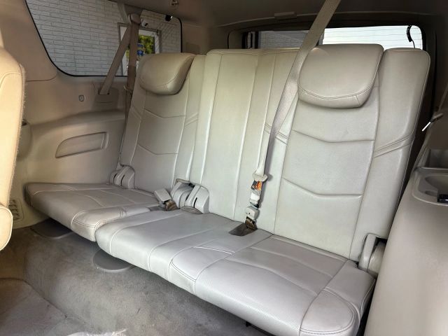 2016 Cadillac Escalade ESV Luxury Collection Image 26 of 56