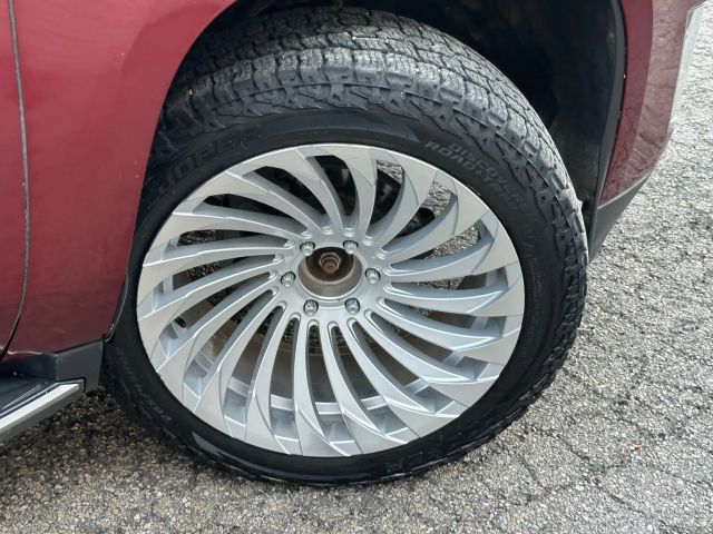 2016 Cadillac Escalade ESV Luxury Collection Image 16 of 56