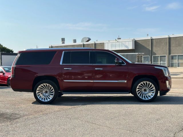 2016 Cadillac Escalade ESV Luxury Collection Image 4 of 56