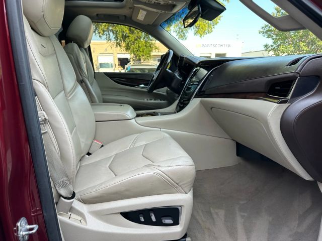 2016 Cadillac Escalade ESV Luxury Collection Image 29 of 56