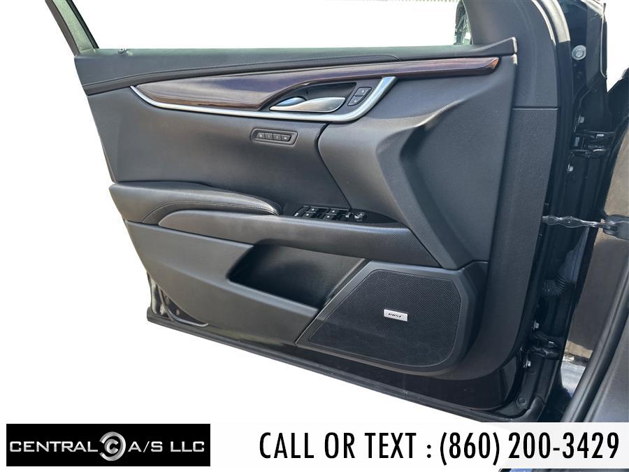 Vehicle image 16 of 18