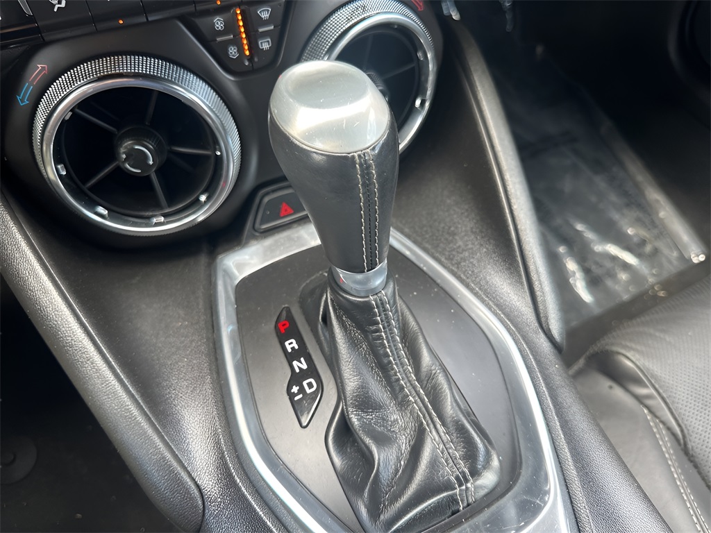 Vehicle image 16 of 32