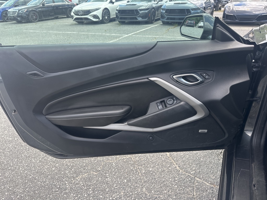 Vehicle image 24 of 32