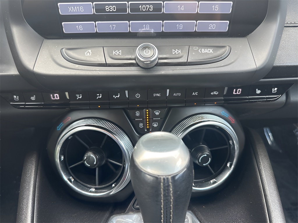 Vehicle image 18 of 32