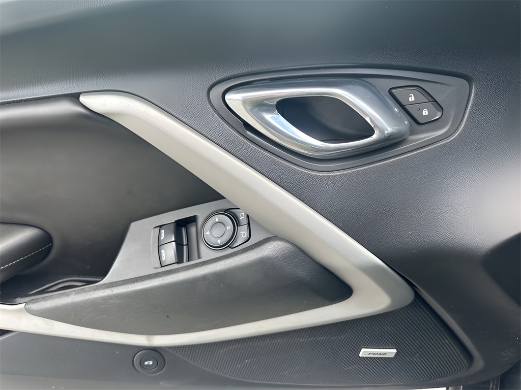 Vehicle image 25 of 32