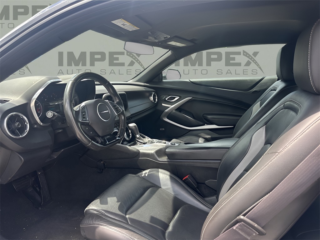 Vehicle image 9 of 32